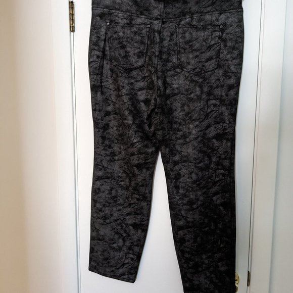 Gloria Vanderbilt Black Foil Print Pants - Picture 5 of 9